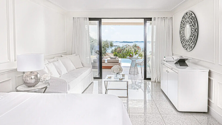 Swim-up Junior Bungalow Suite 